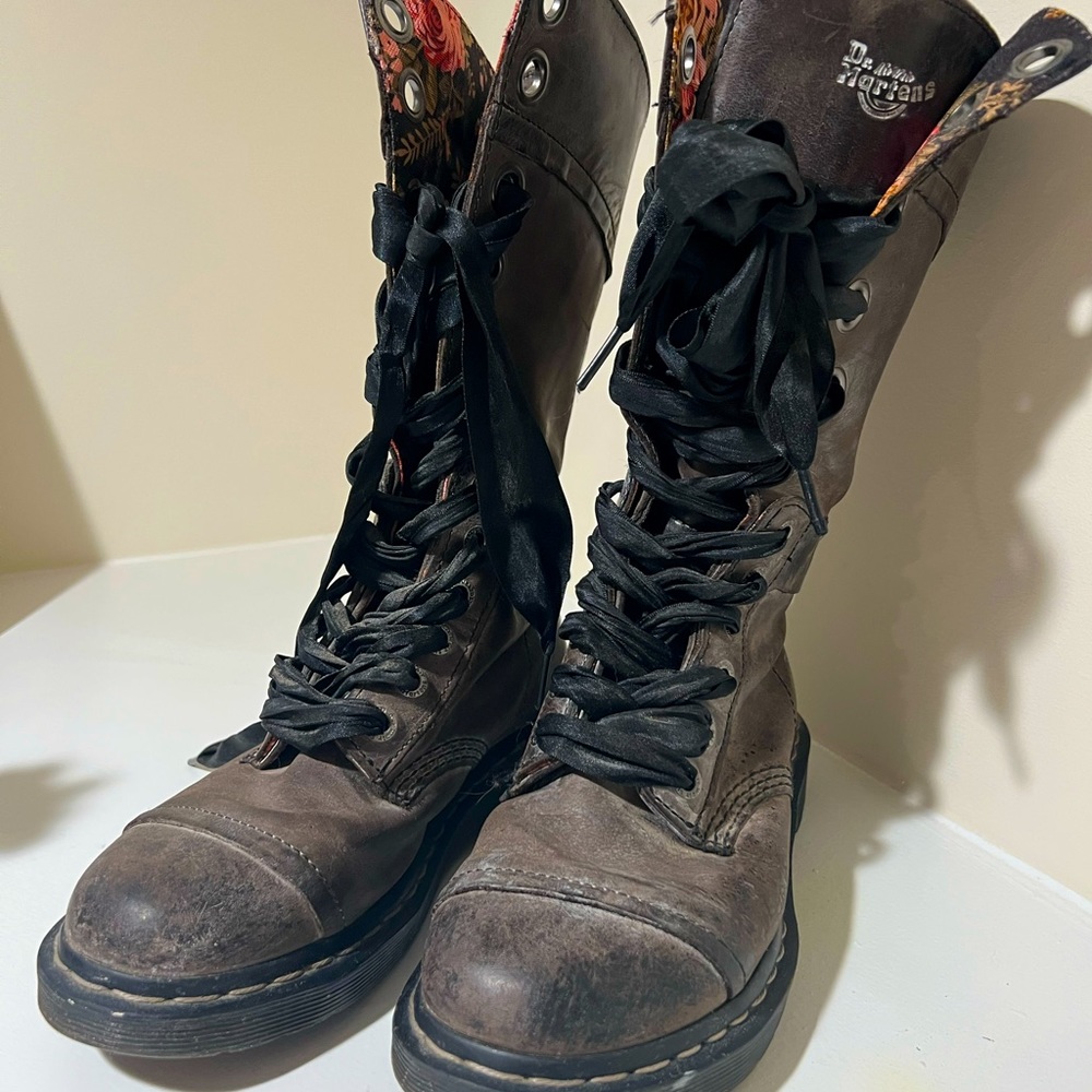 Floral print DR. Martens
